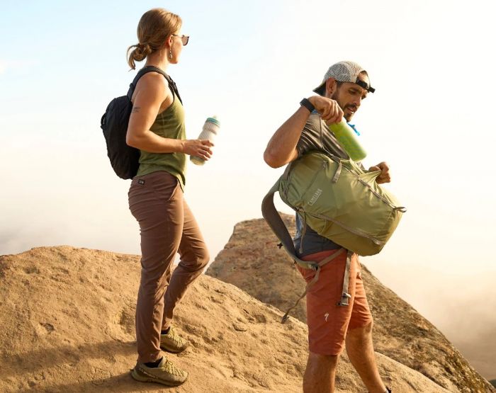 CAMELBAK Cloud Walker™ 18L h�tizs�k + 2.5L italtart� tart�ly